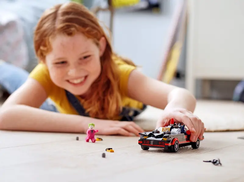 LEGO 76188 Klasyczny serial telewizyjny Batman - Batmobil zdjęcie 8