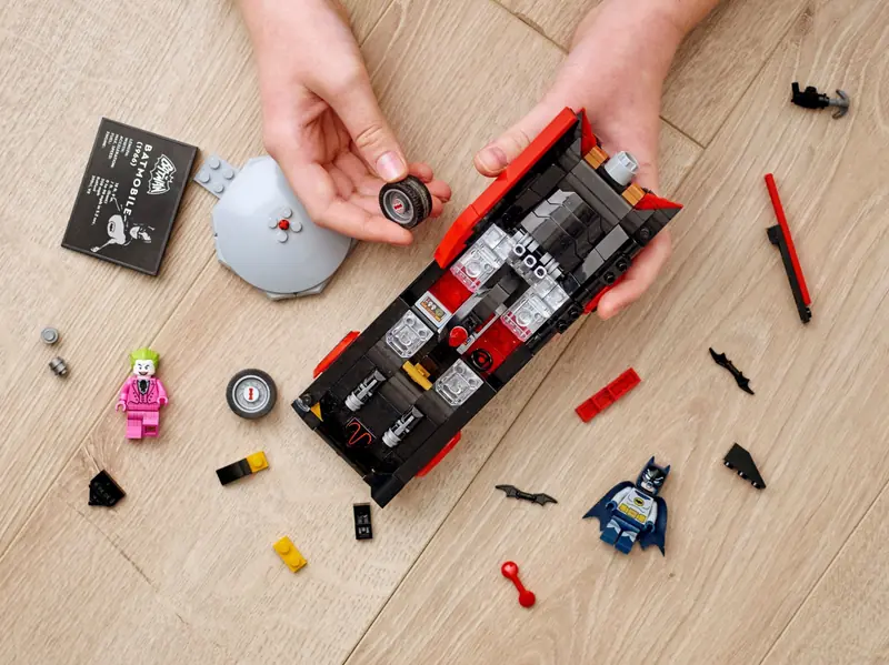 LEGO 76188 Klasyczny serial telewizyjny Batman - Batmobil zdjęcie 11