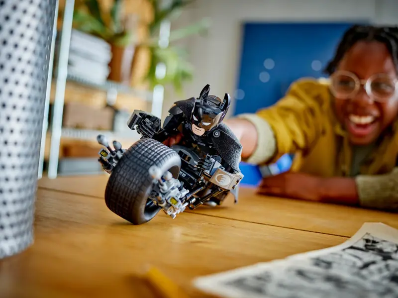 LEGO 76273 Figurka Batmana do zbudowania i batcykl zdjęcie 9