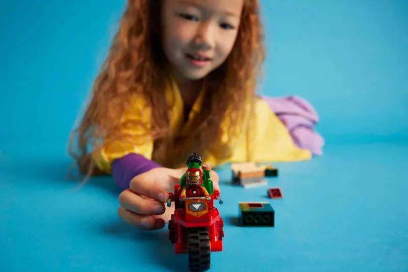 LEGO 76287 Iron Man z motocyklem i Hulk zdjęcie 9