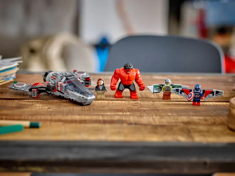 LEGO 76292 Kapitan Ameryka kontra Czerwony Hulk - bitwa zdjęcie 11