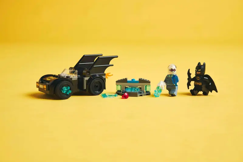 LEGO 76301 Batman i Batmobil kontra Mr. Freeze zdjęcie 8