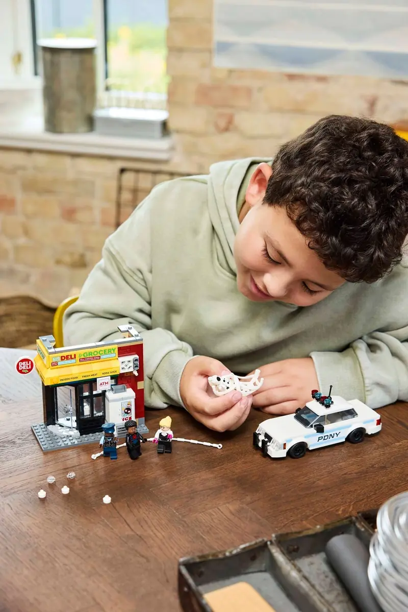 LEGO 76311 Multiwersum: Miles Morales kontra Spot zdjęcie 8