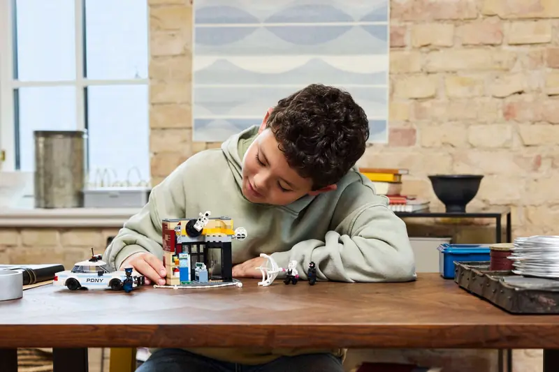 LEGO 76311 Multiwersum: Miles Morales kontra Spot zdjęcie 9