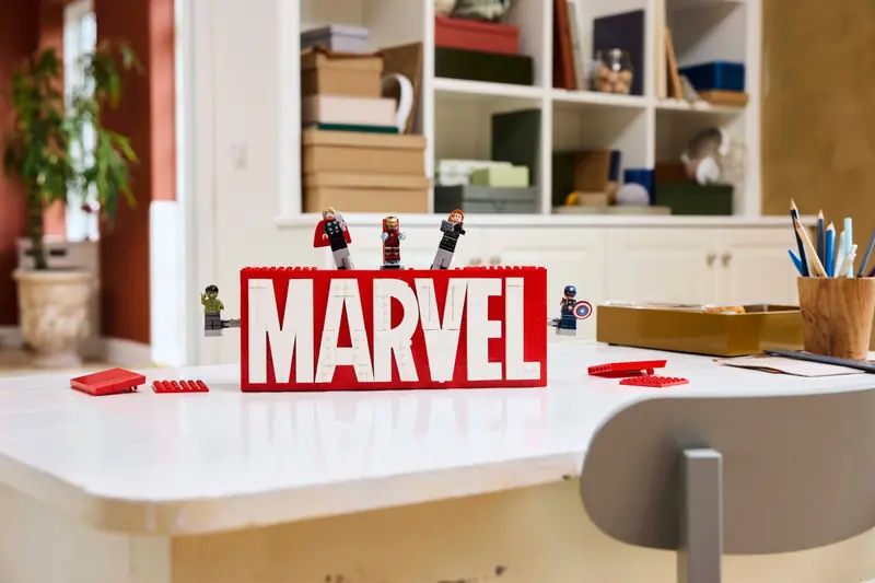 LEGO 76313 Logo MARVEL z minifigurkami zdjęcie 10