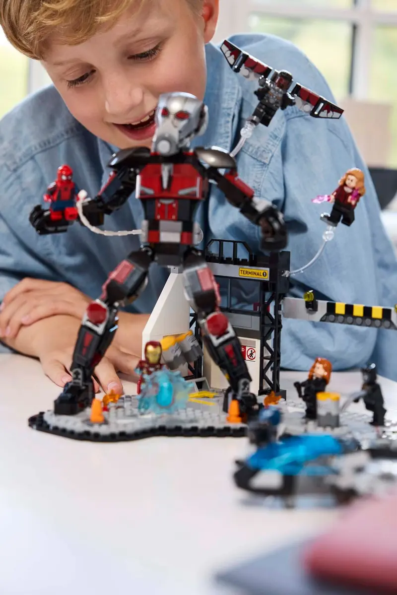 LEGO 76314 Kapitan Ameryka: Wojna bohaterów - bitwa zdjęcie 9