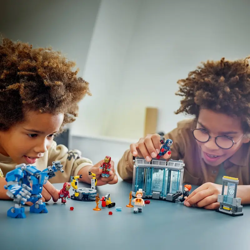 LEGO 76315 Laboratorium Iron Mana: Zbrojownia zdjęcie 11