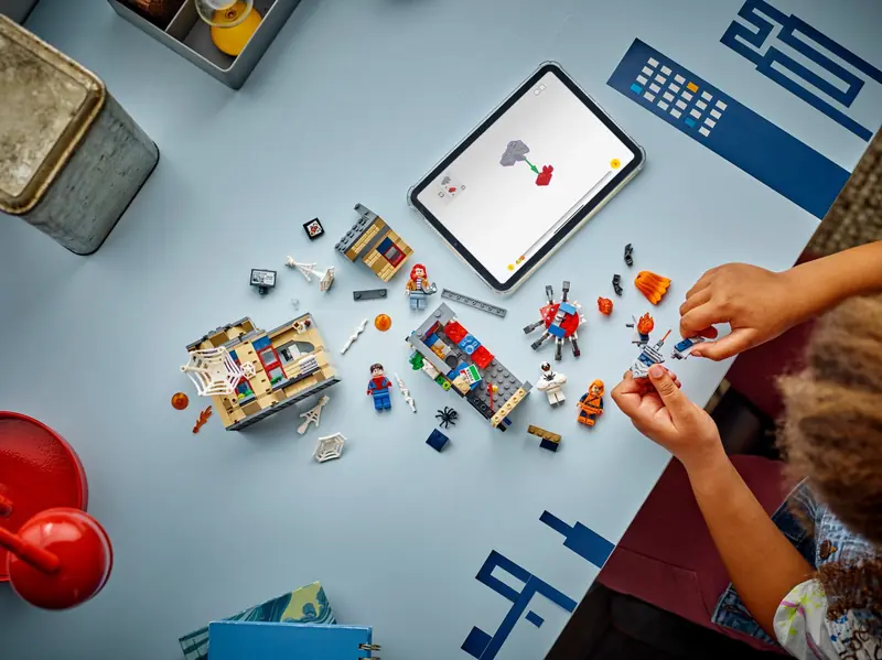 LEGO 76317 Mieszkanie Petera Parkera zdjęcie 3