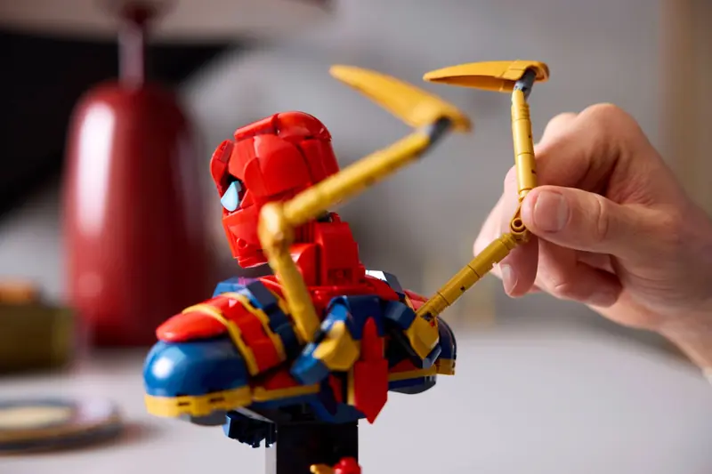 LEGO 76326 Popiersie Iron Spider-Mana zdjęcie 5