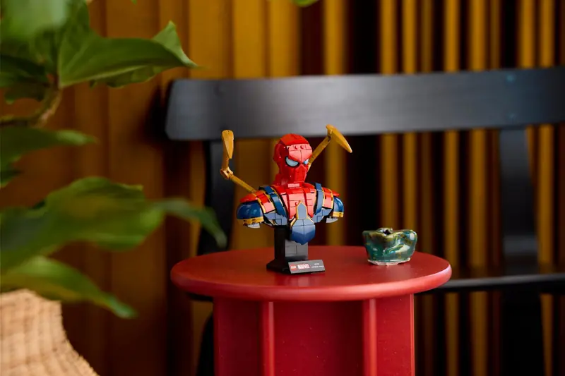 LEGO 76326 Popiersie Iron Spider-Mana zdjęcie 8