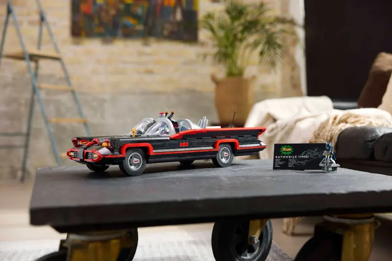 LEGO 76328 Klasyczny serial telewizyjny Batman - Batmobil zdjęcie 6