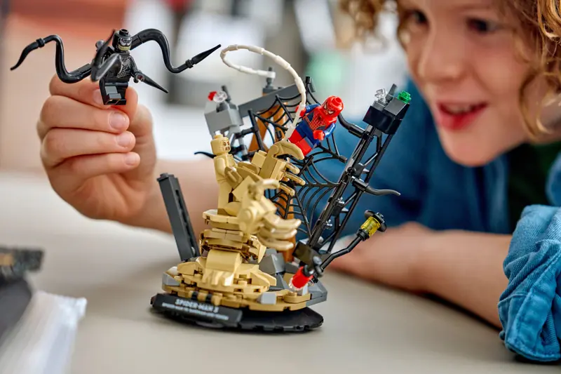LEGO 76334 Epicka bitwa: Spider-Man kontra Sandman zdjęcie 11