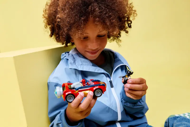 LEGO 76336 Spider-Man w samochodzie kontra zvenomowany Wolverine zdjęcie 10