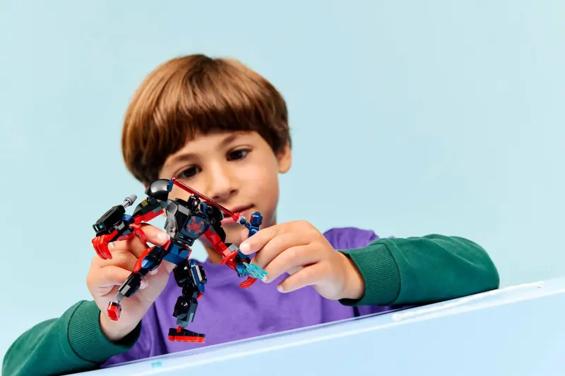 LEGO 76337 Miles Morales kontra Spider-Man 2099 zdjęcie 9