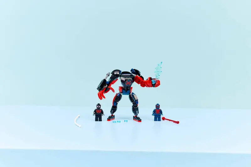LEGO 76337 Miles Morales kontra Spider-Man 2099 zdjęcie 11