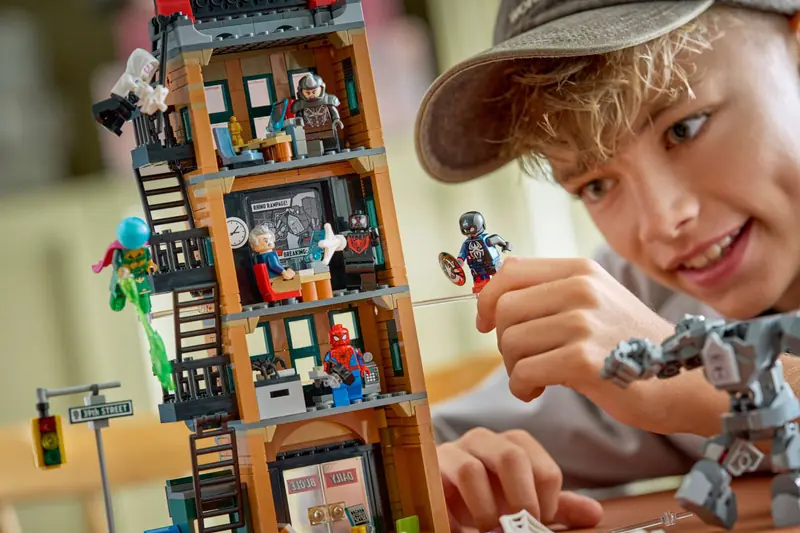LEGO 76342 Spider-Man kontra Mysterio: Daily Bugle zdjęcie 25