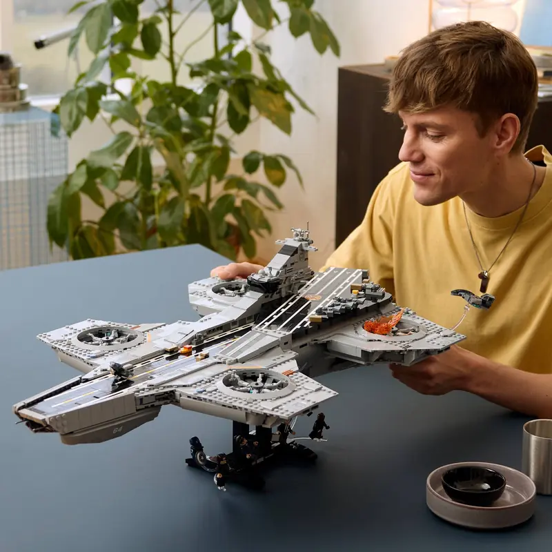 LEGO 76354 Lotniskowiec T.A.R.C.Z.Y. zdjęcie 14