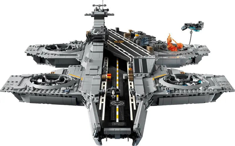 LEGO 76354 Lotniskowiec T.A.R.C.Z.Y. zdjęcie 6