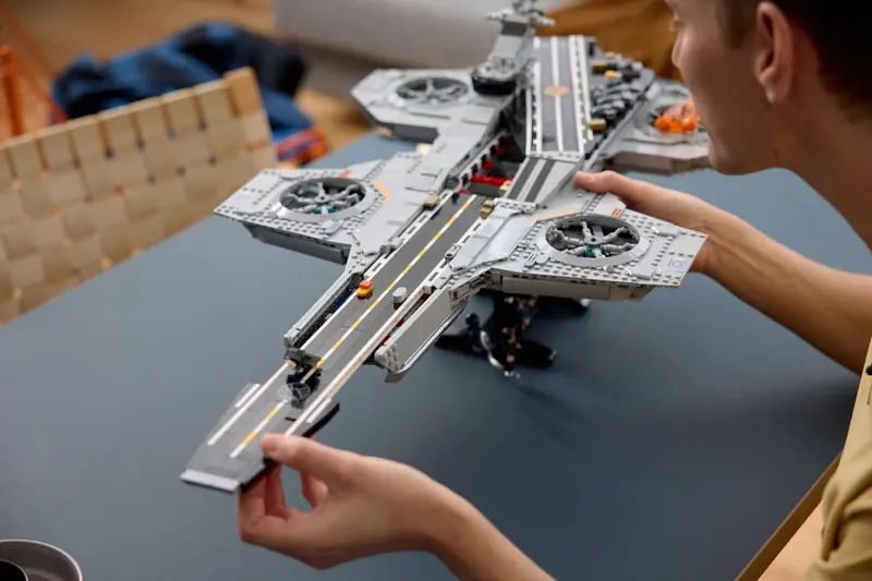 LEGO 76354 Lotniskowiec T.A.R.C.Z.Y. zdjęcie 18