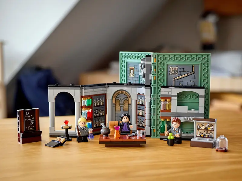 LEGO 76383 Chwile z Hogwartu: zajęcia z eliksirów zdjęcie 12