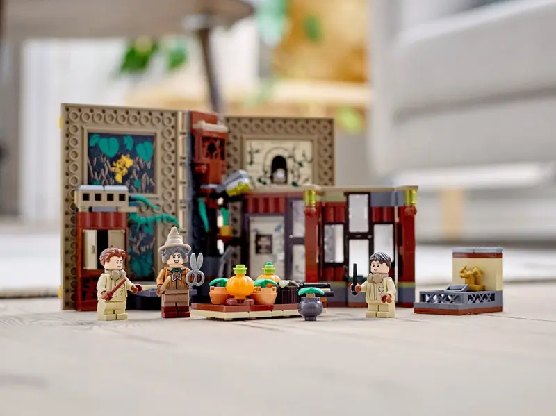 LEGO 76384 Chwile z Hogwartu: zajęcia z zielarstwa zdjęcie 11