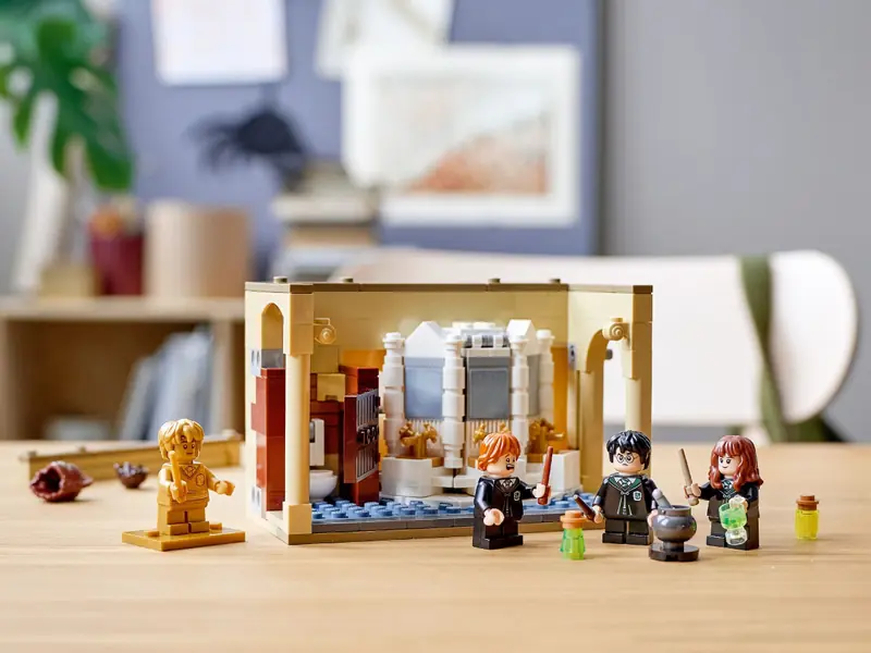 LEGO 76386 Hogwart: pomyłka z eliksirem wielosokowym zdjęcie 14