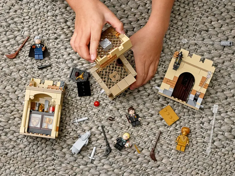 LEGO 76395 Hogwart: Pierwsza lekcja latania zdjęcie 12