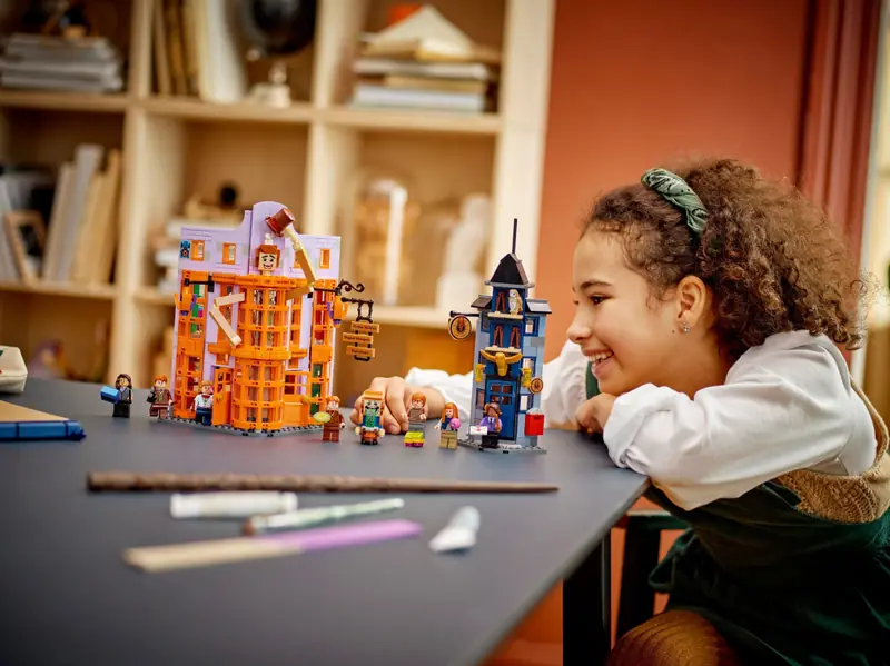 LEGO 76422 Ulica Pokątna: Magiczne dowcipy Weasleyów zdjęcie 7