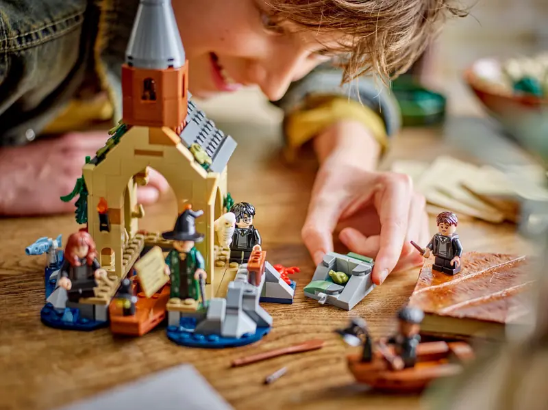 LEGO 76426 Dom na wodzie przy Hogwarcie zdjęcie 9