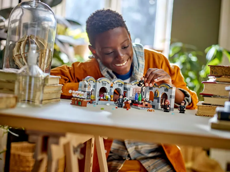 LEGO 76431 Zamek Hogwart: Zajęcia z eliksirów zdjęcie 8