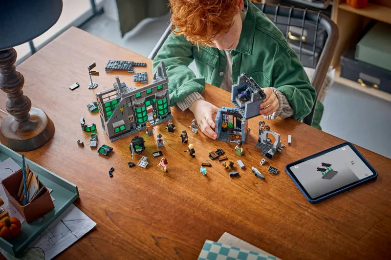 LEGO 76471 Magiczne sklepy na ulicy Śmiertelnego Nokturnu zdjęcie 11