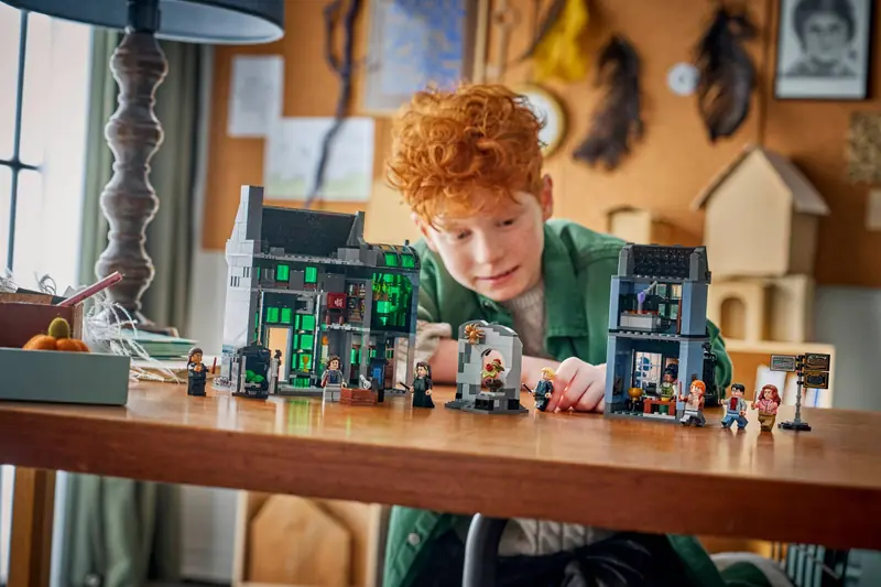 LEGO 76471 Magiczne sklepy na ulicy Śmiertelnego Nokturnu zdjęcie 12