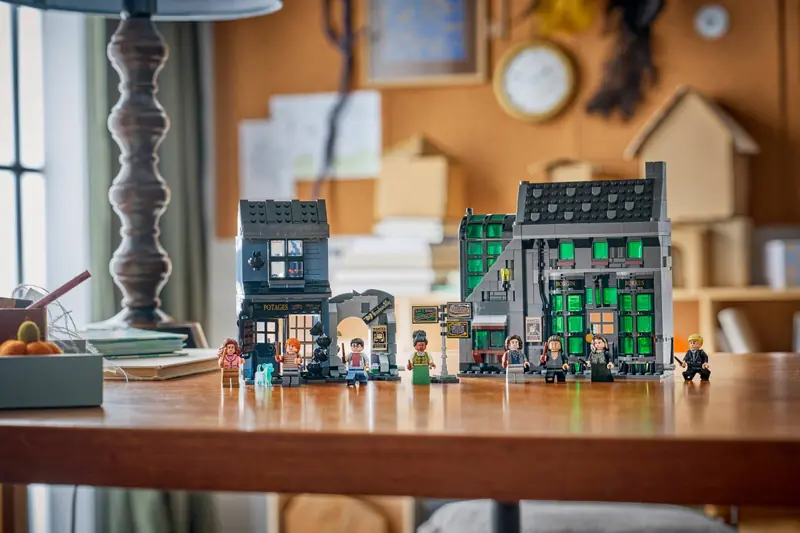 LEGO 76471 Magiczne sklepy na ulicy Śmiertelnego Nokturnu zdjęcie 14