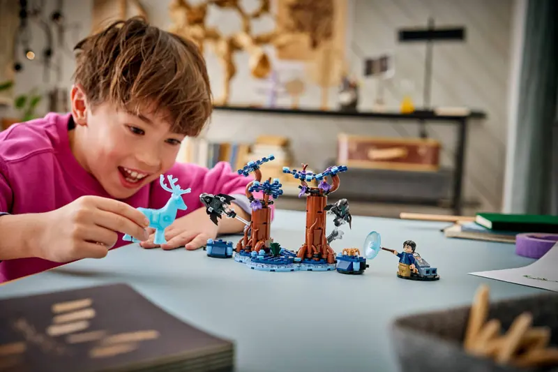 LEGO 76475 Zakazany Las: Expecto Patronum zdjęcie 11
