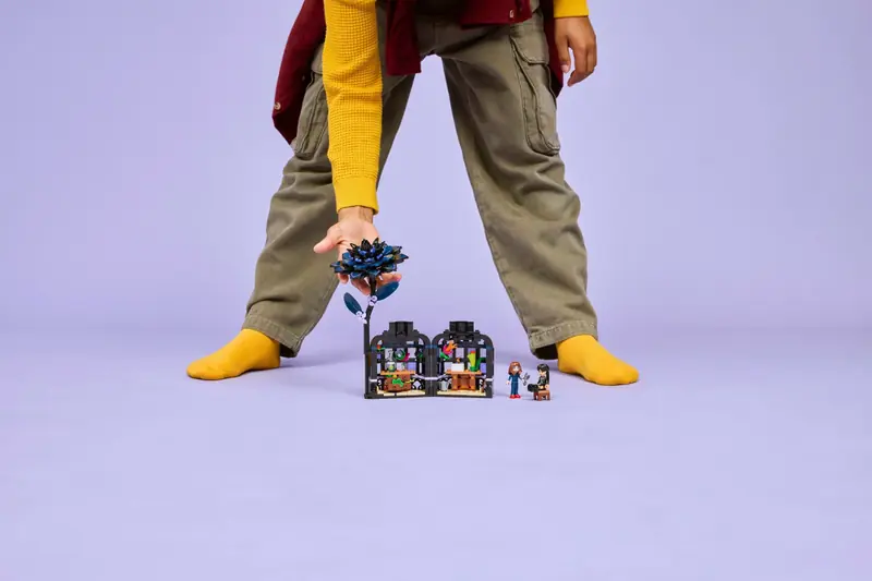 LEGO 76784 Kwiat czarnej dalii zdjęcie 11