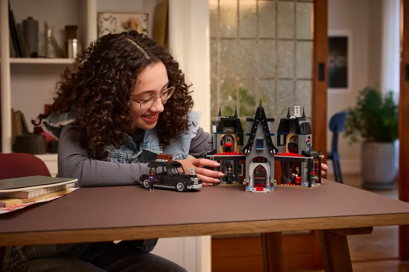 LEGO 76786 Chatka Morticii zdjęcie 12