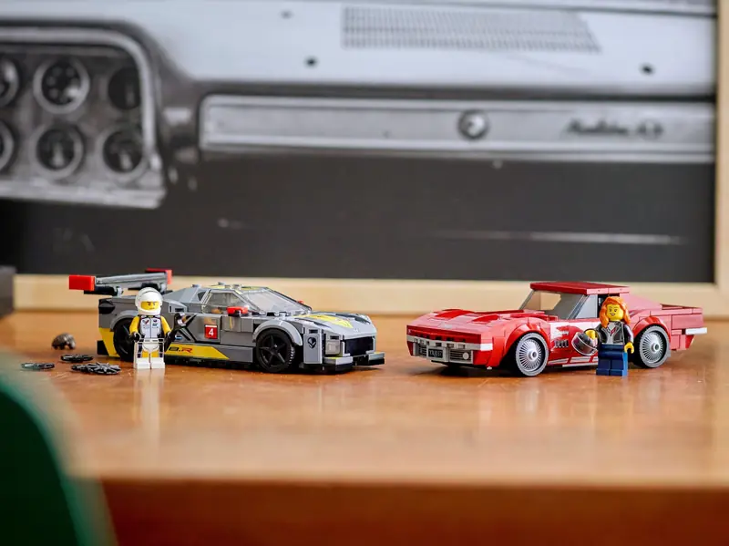 LEGO 76903 Samochód wyścigowy Chevrolet Corvette C8.R i 1969 Chevrolet Corvette zdjęcie 8