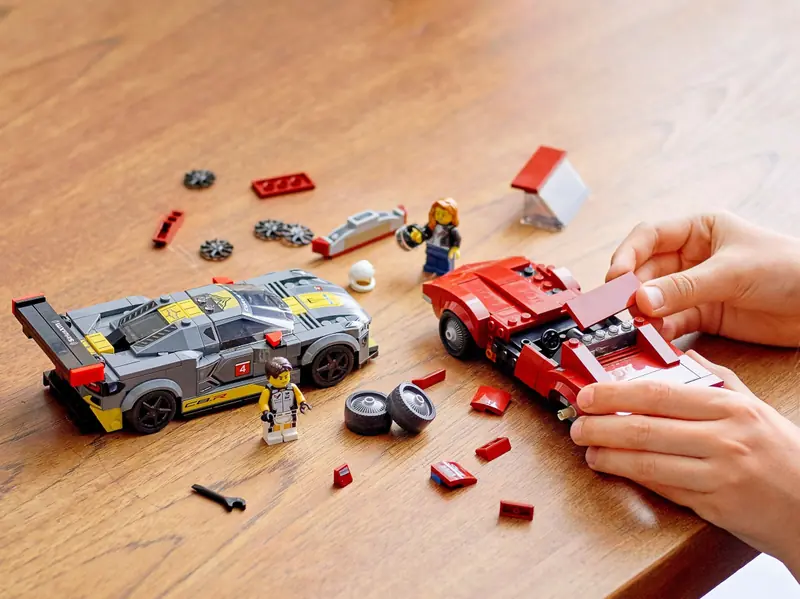 LEGO 76903 Samochód wyścigowy Chevrolet Corvette C8.R i 1969 Chevrolet Corvette zdjęcie 11