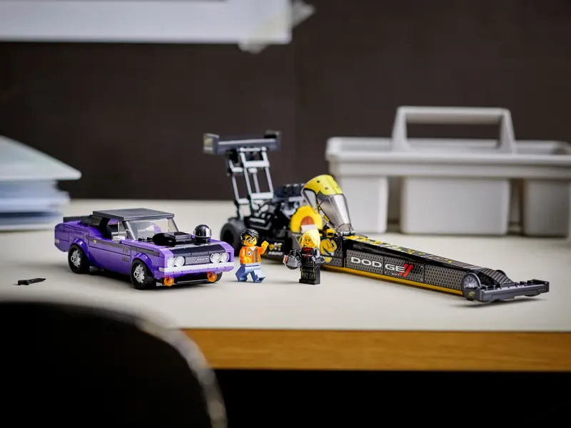 LEGO 76904 Mopar Dodge//SRT Top Fuel Dragster i 1970 Dodge Challenger T/A zdjęcie 11