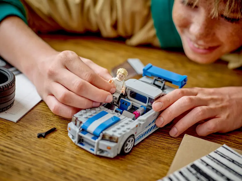 LEGO 76917 Nissan Skyline GT-R (R34) z filmu „Za szybcy, za wściekli” zdjęcie 6