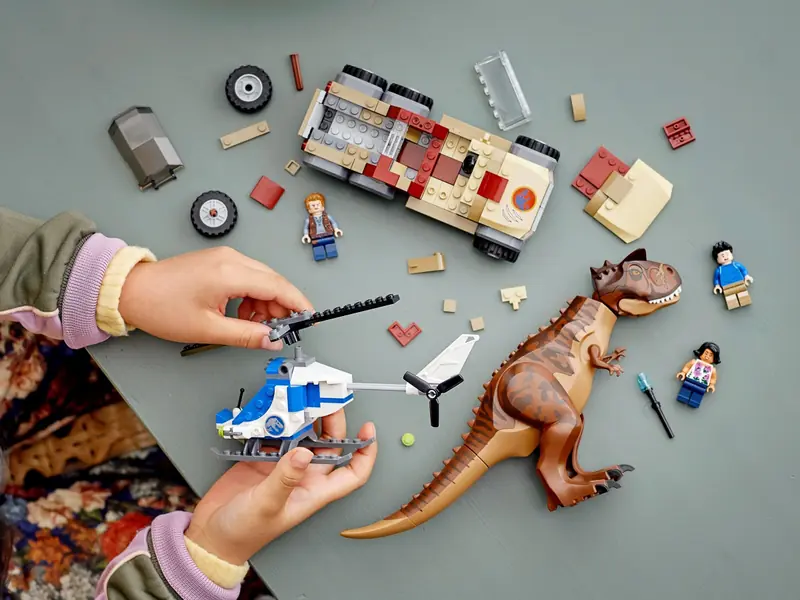 LEGO 76941 Pościg za karnotaurem zdjęcie 12