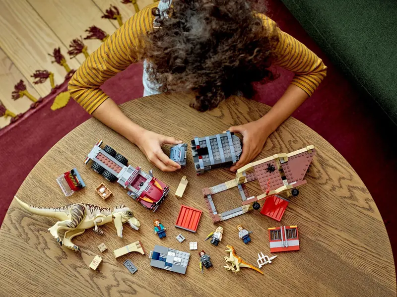 LEGO 76948 Ucieczka tyranozaura i atrociraptora zdjęcie 10