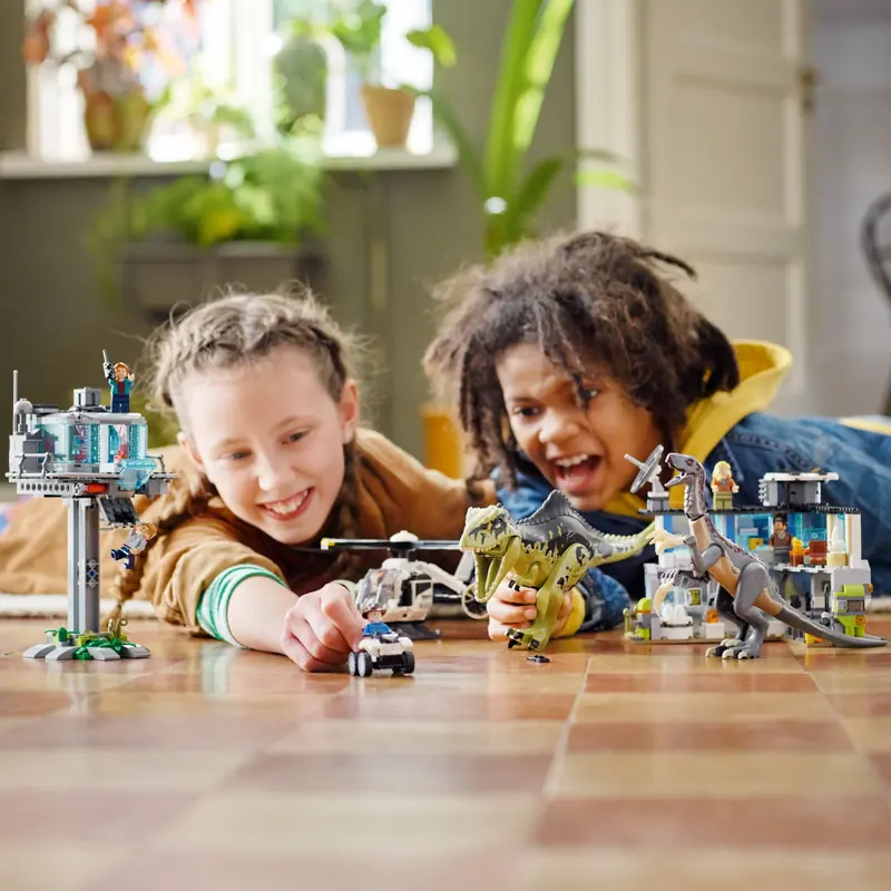 LEGO 76949 Atak giganotozaura i terizinozaura zdjęcie 13