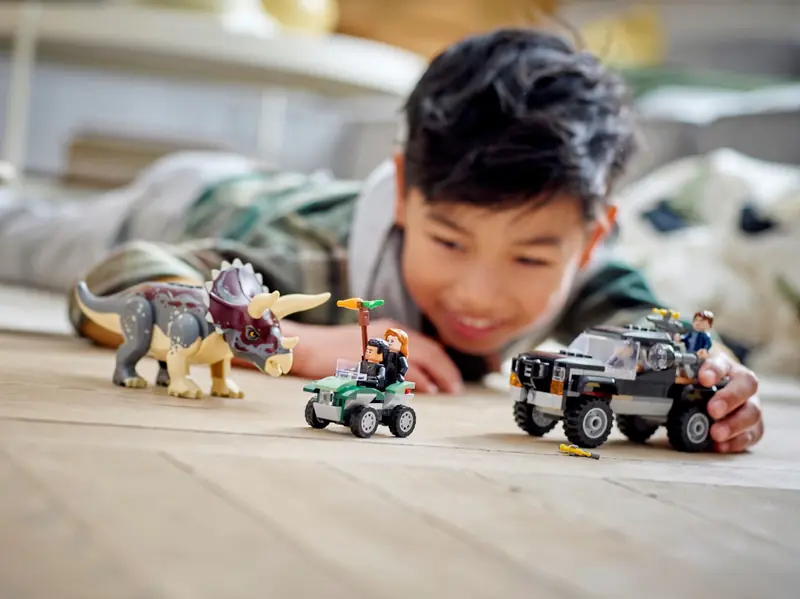 LEGO 76950 Triceratops i zasadzka z pick-upem zdjęcie 10