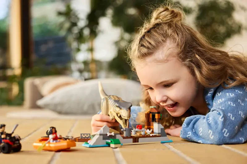 LEGO 76975 Ucieczka rzeką przed tyranozaurem zdjęcie 4