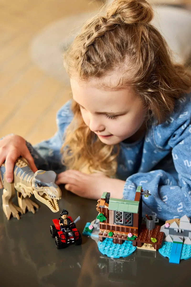 LEGO 76975 Ucieczka rzeką przed tyranozaurem zdjęcie 5