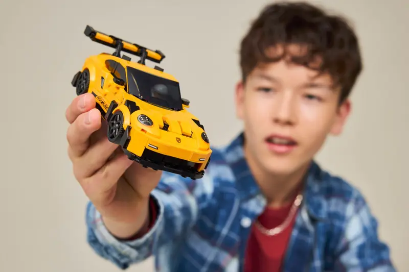LEGO 77239 Supersamochód Porsche 911 GT3 RS zdjęcie 10