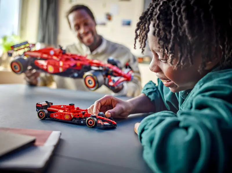 LEGO 77242 Bolid F1 Ferrari SF-24 zdjęcie 9