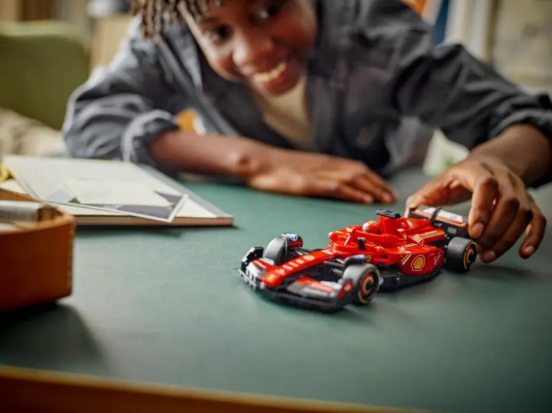 LEGO 77242 Bolid F1 Ferrari SF-24 zdjęcie 7