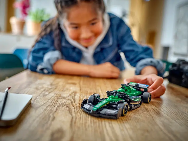 LEGO 77245 Bolid F1 Aston Martin Aramco AMR24 zdjęcie 7